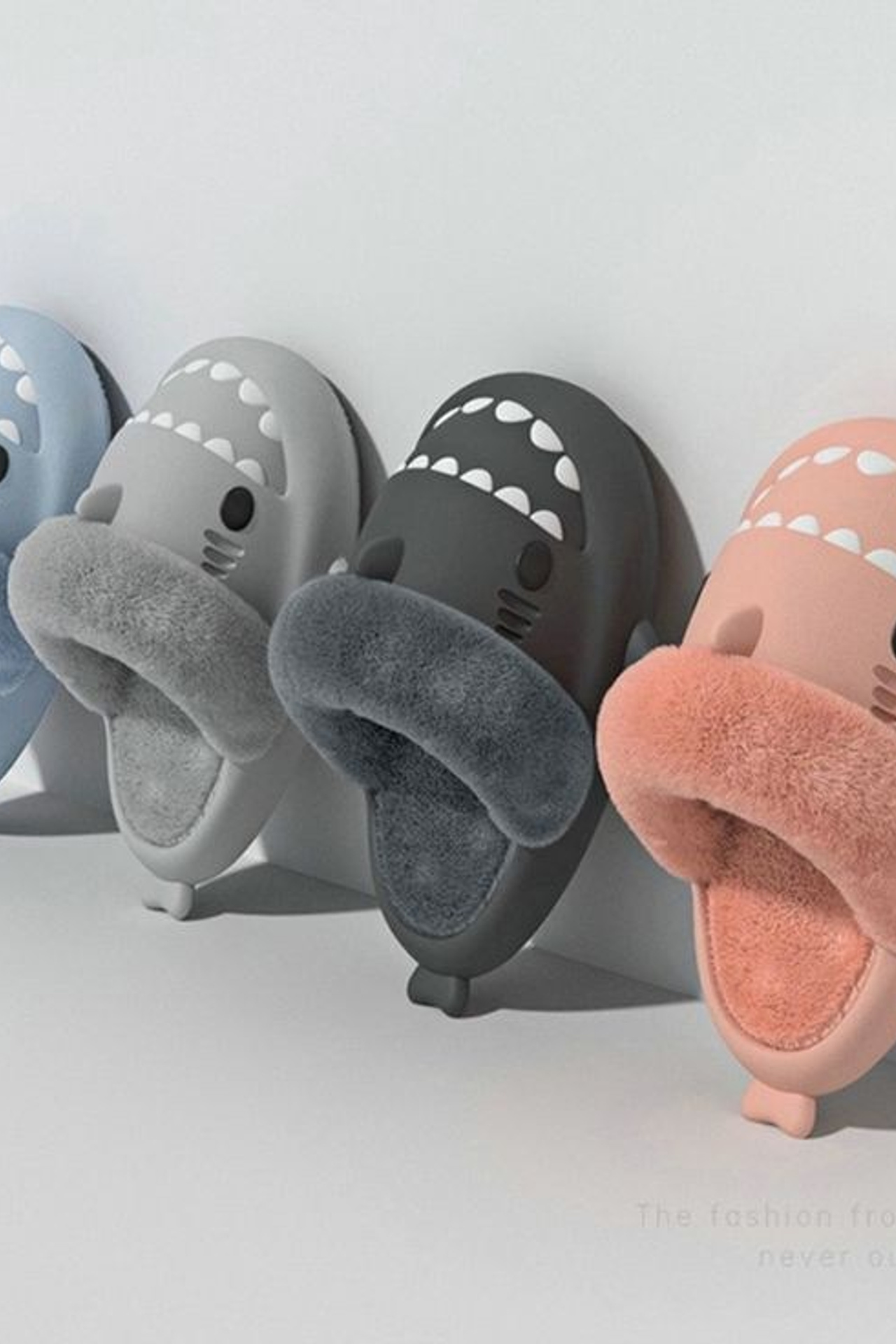 Предметная съемка тапочек в ярком цвете, акцент на насыщенности и структуре материала