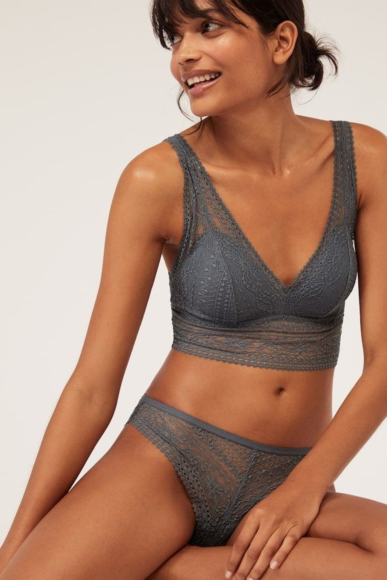 Референс для мягкого хлопкового комплекта с трусиками и бюстгальтером на косточках.