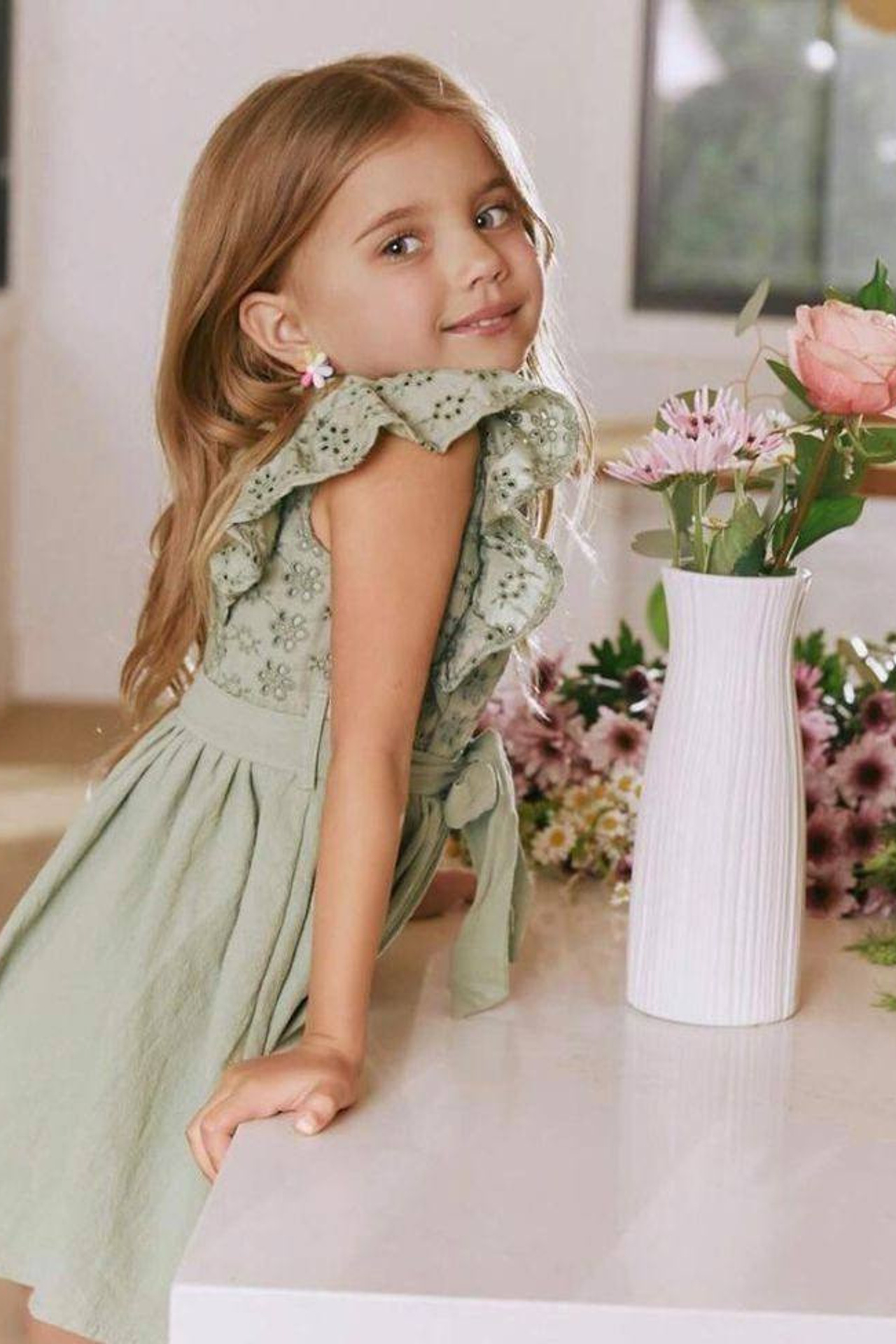 Идея для повседневной детской одежды с элементами моды.