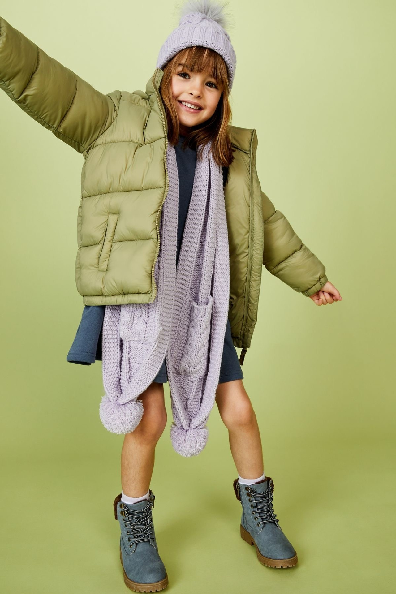 Референс для функциональной детской одежды с защитой от дождя.