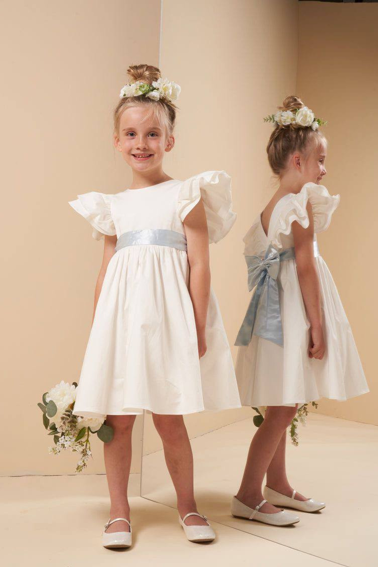 Идея для нарядной детской одежды для свадьбы или другого торжества.