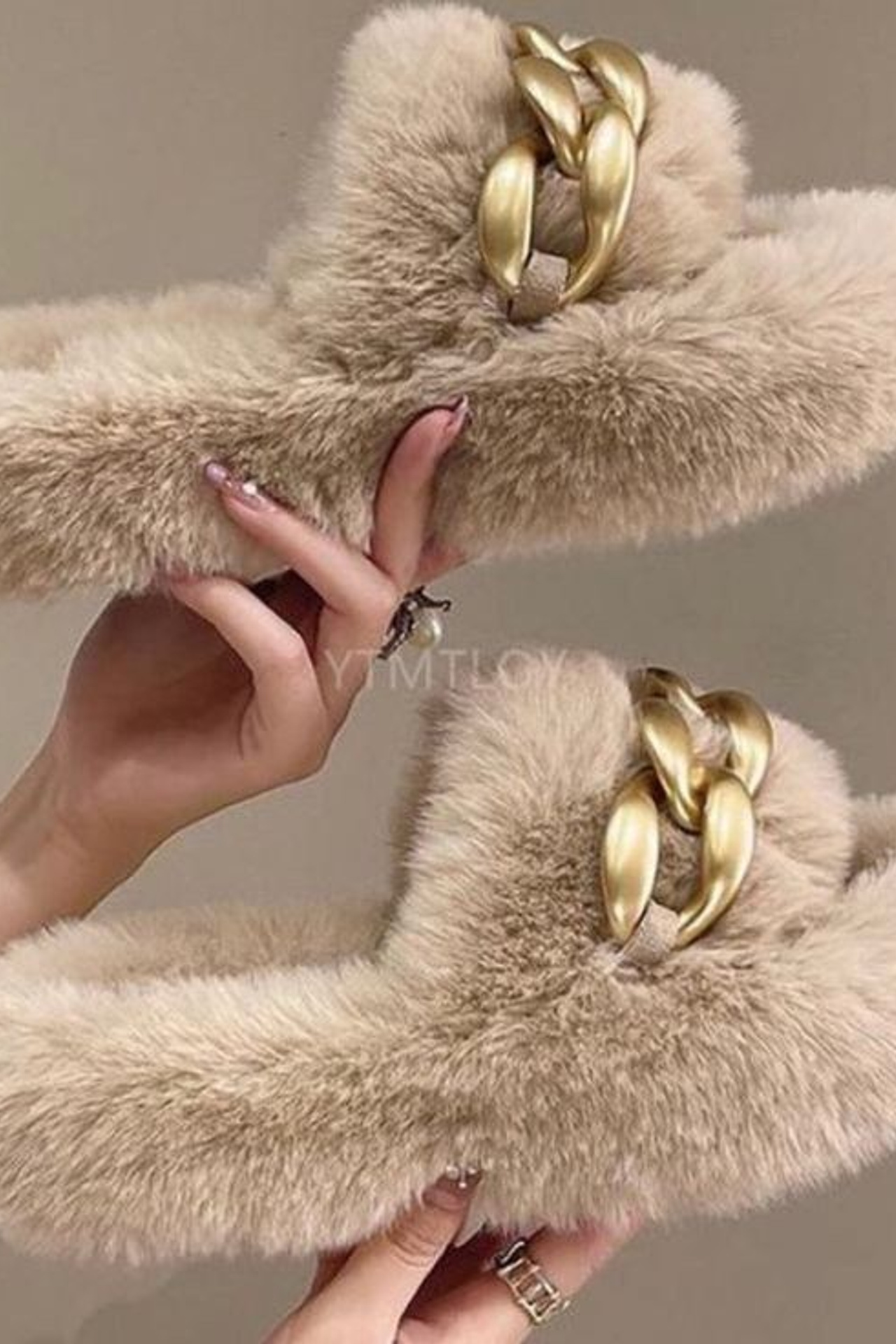 Предметная съемка тапочек с открытым носом, выделение деталей дизайна