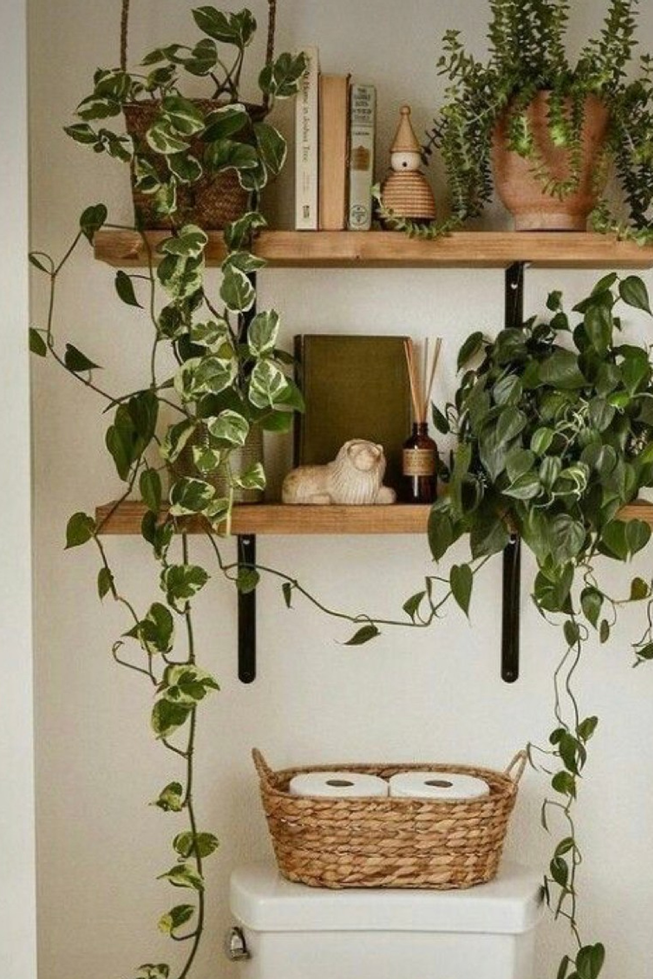 Деревянные полки с натуральным текстурированным покрытием