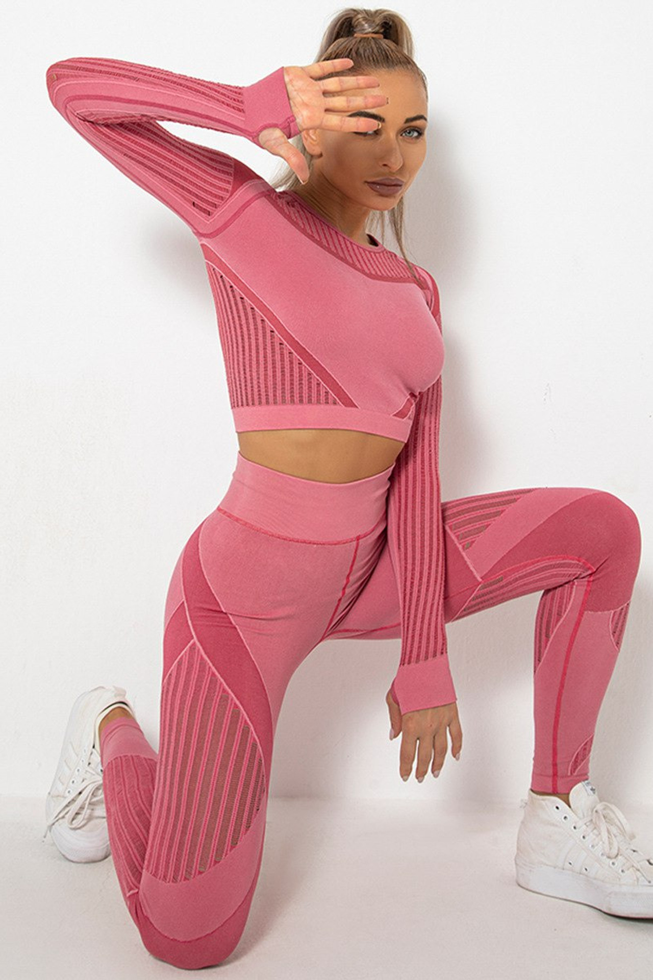 Профессиональная съемка для акцента на модные элементы и отделку