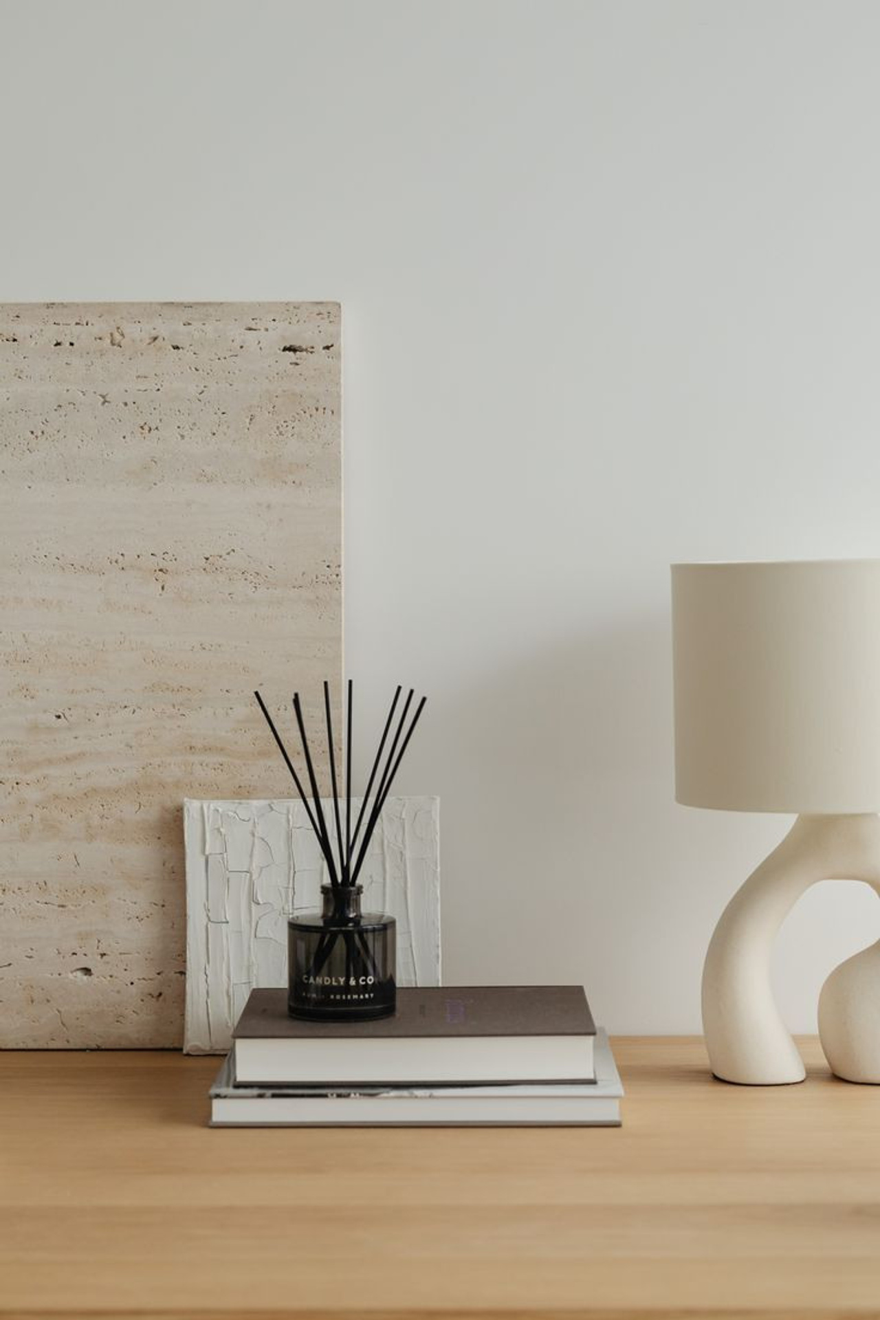 Креативная съемка для демонстрации различных ароматов и стилей диффузоров