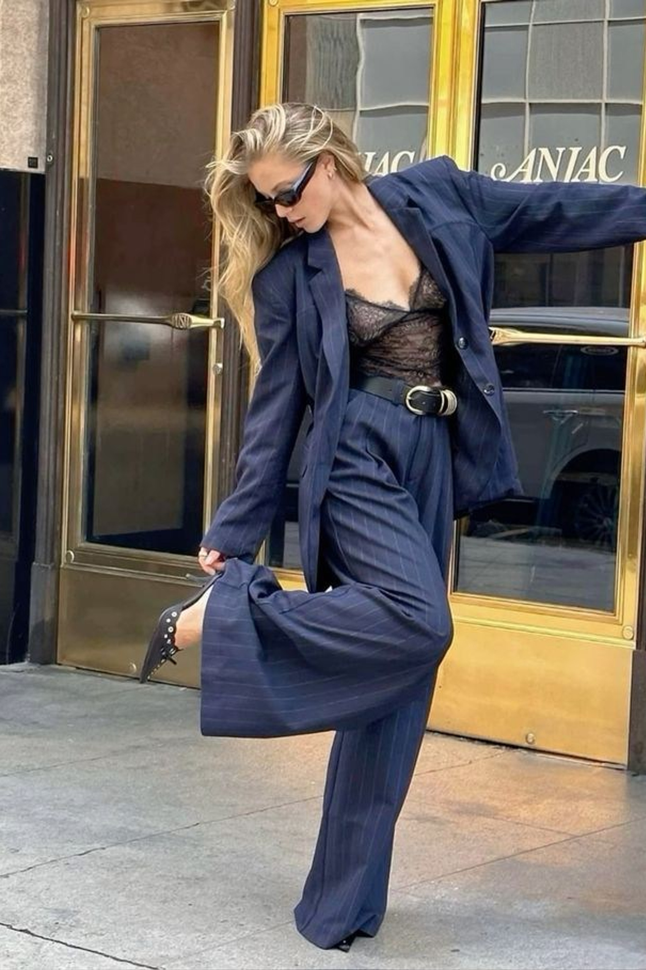 Предметная съемка для интернет магазина, референсы штанов женских|Sale