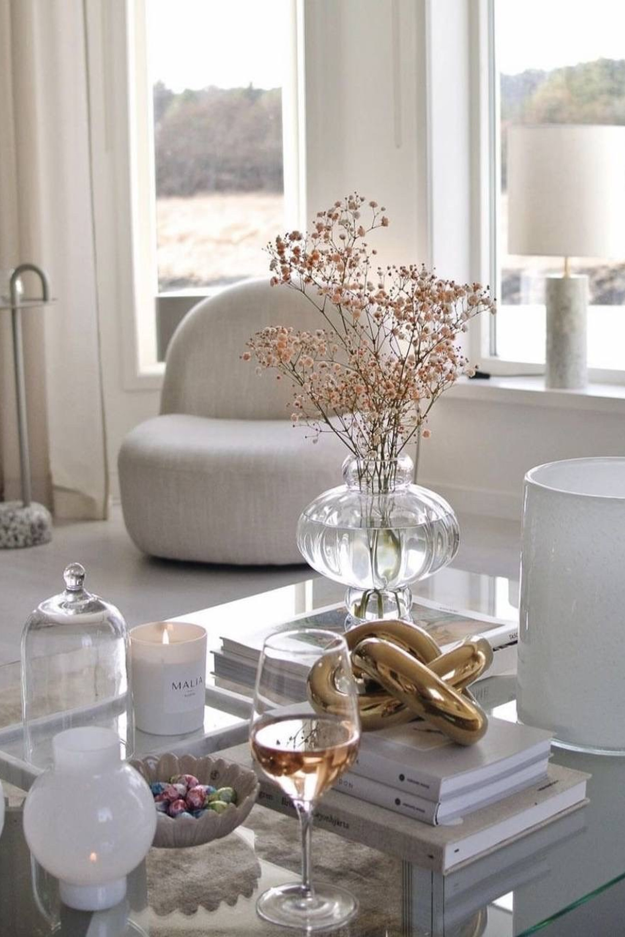 Низкие вазы для композиций из небольших цветов