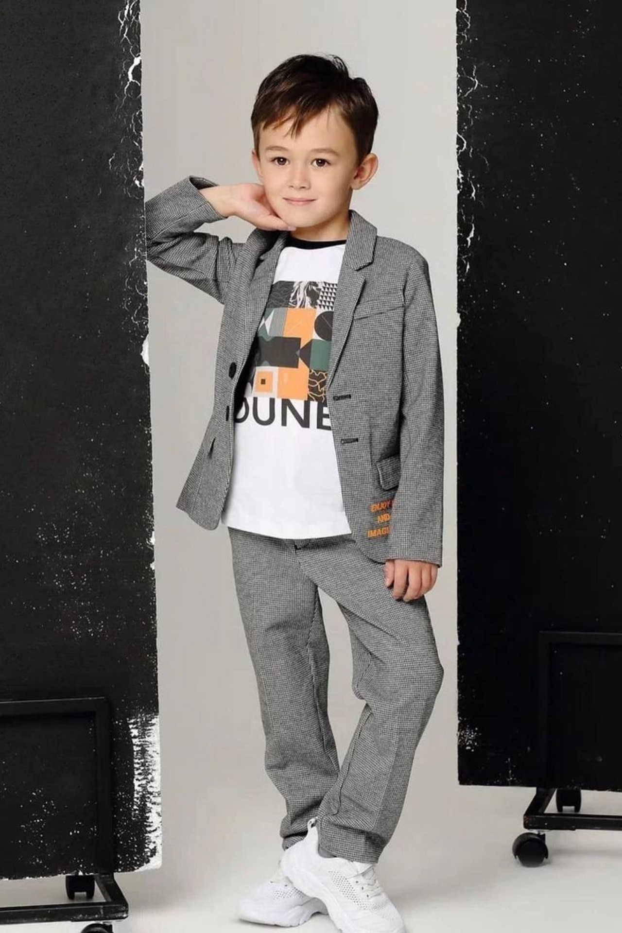 Модель мальчик для предметной съемки Давид А. Н. Новгород | Sale Easy