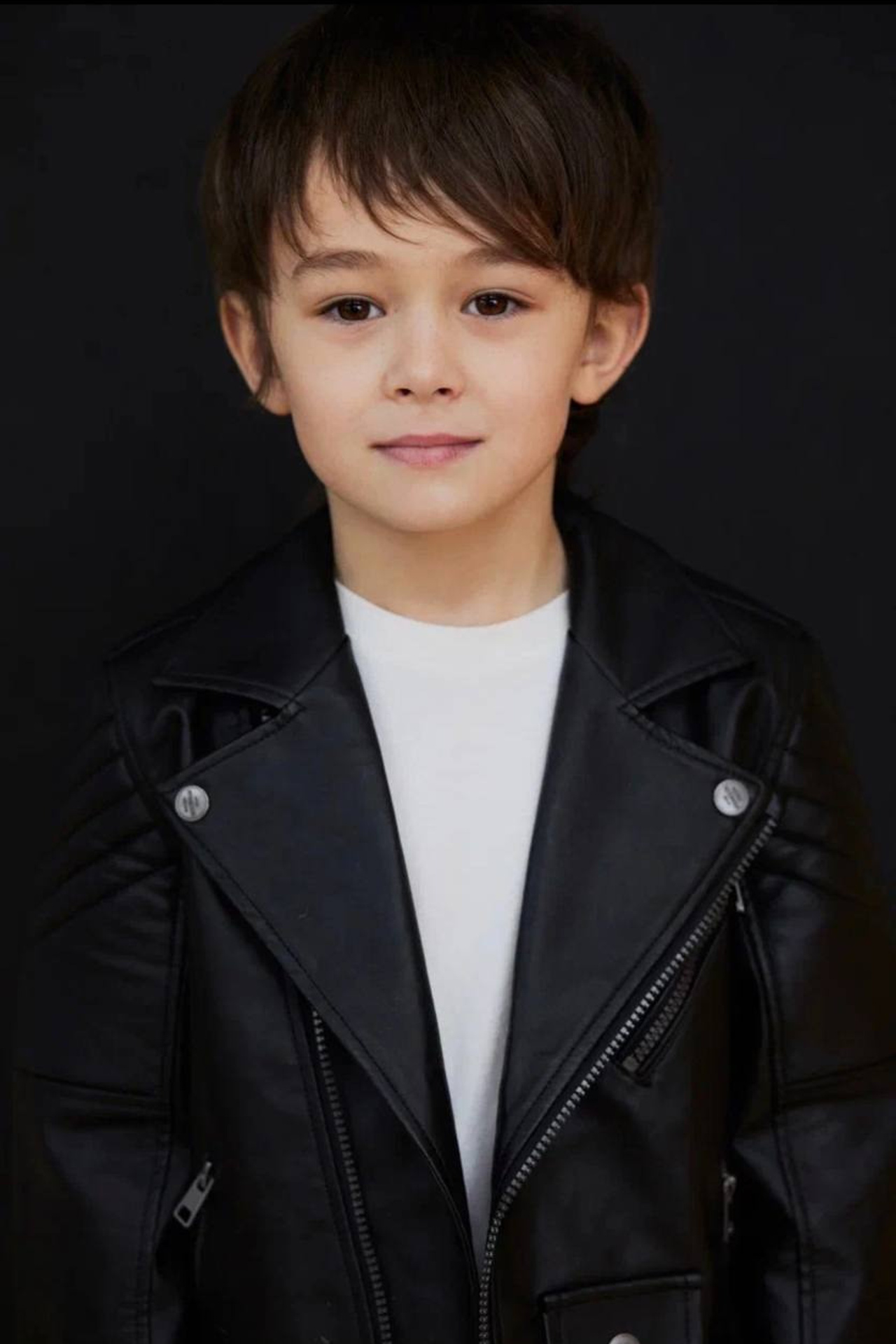 Модель мальчик для предметной съемки Давид А. Н. Новгород | Sale Easy