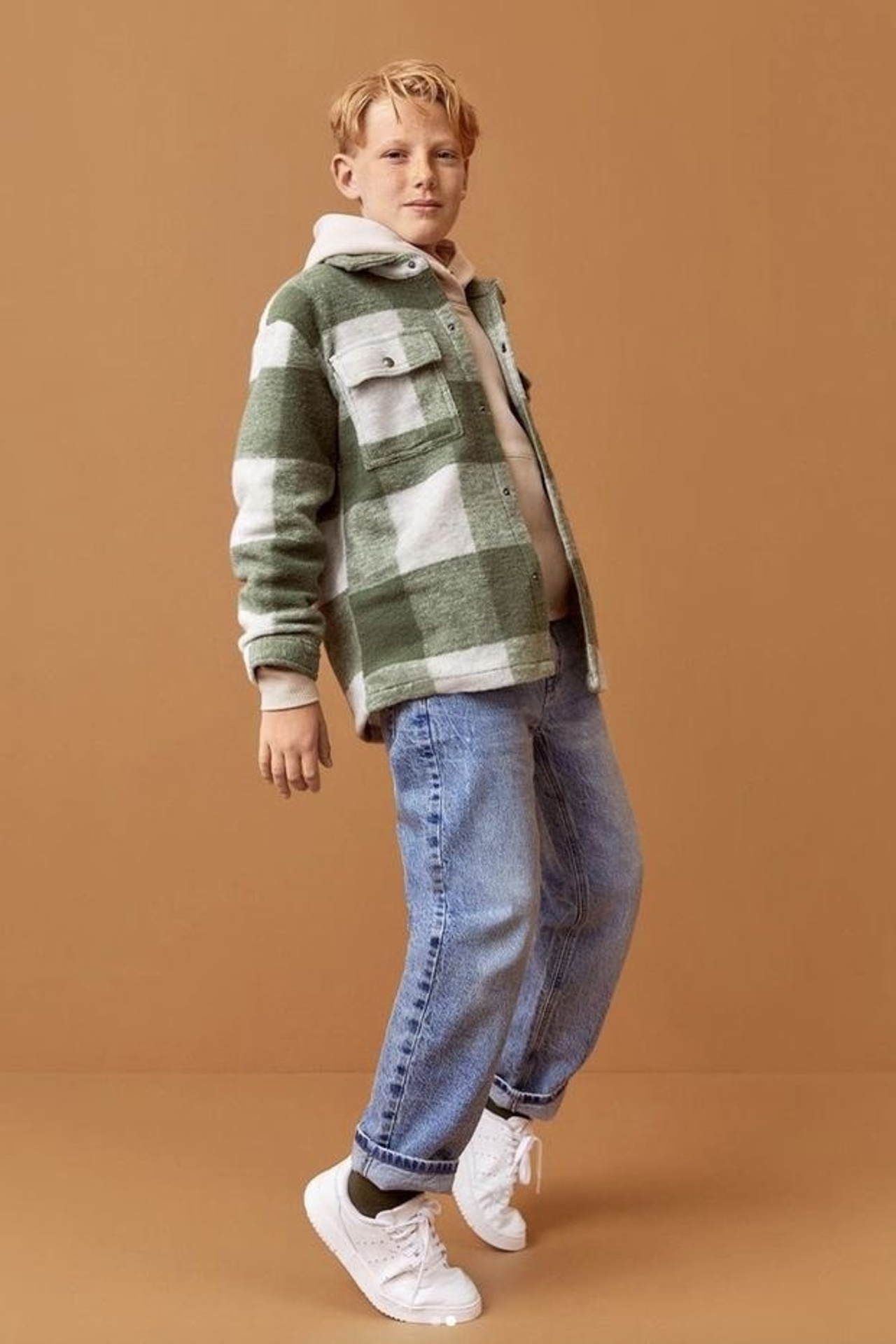 Детская одежда с игривыми элементами и забавными деталями.