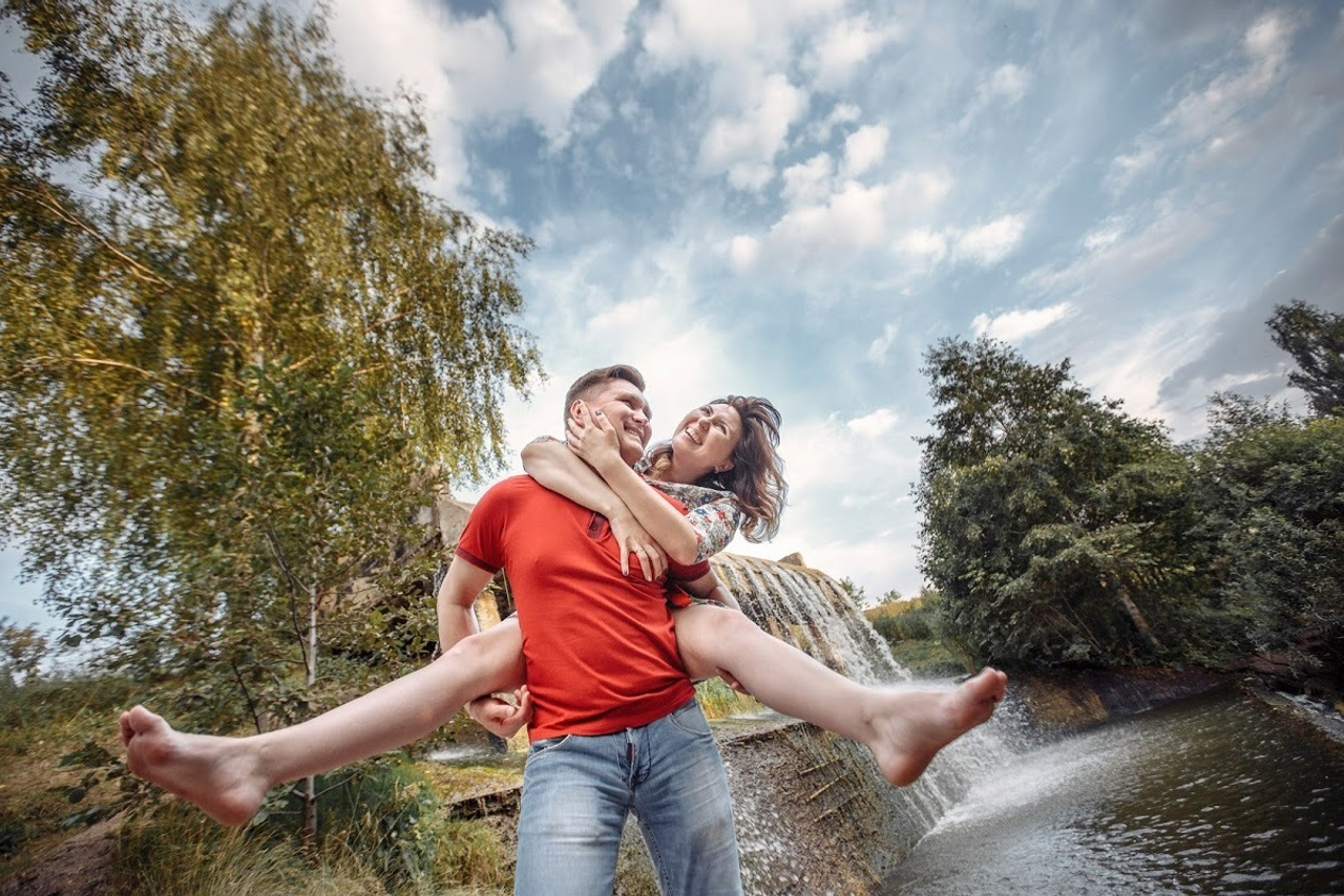 Зажигательное love-story у водопада.