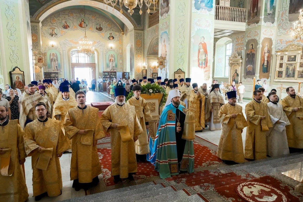 МИТРОПОЛИТ ИГНАТИЙ ВРУЧИЛ ДИПЛОМЫ ВЫПУСКНИКАМ САРАТОВСКОЙ ДУХОВНОЙ СЕМИНАРИИ. Саратовское Северо-Западное благочиние