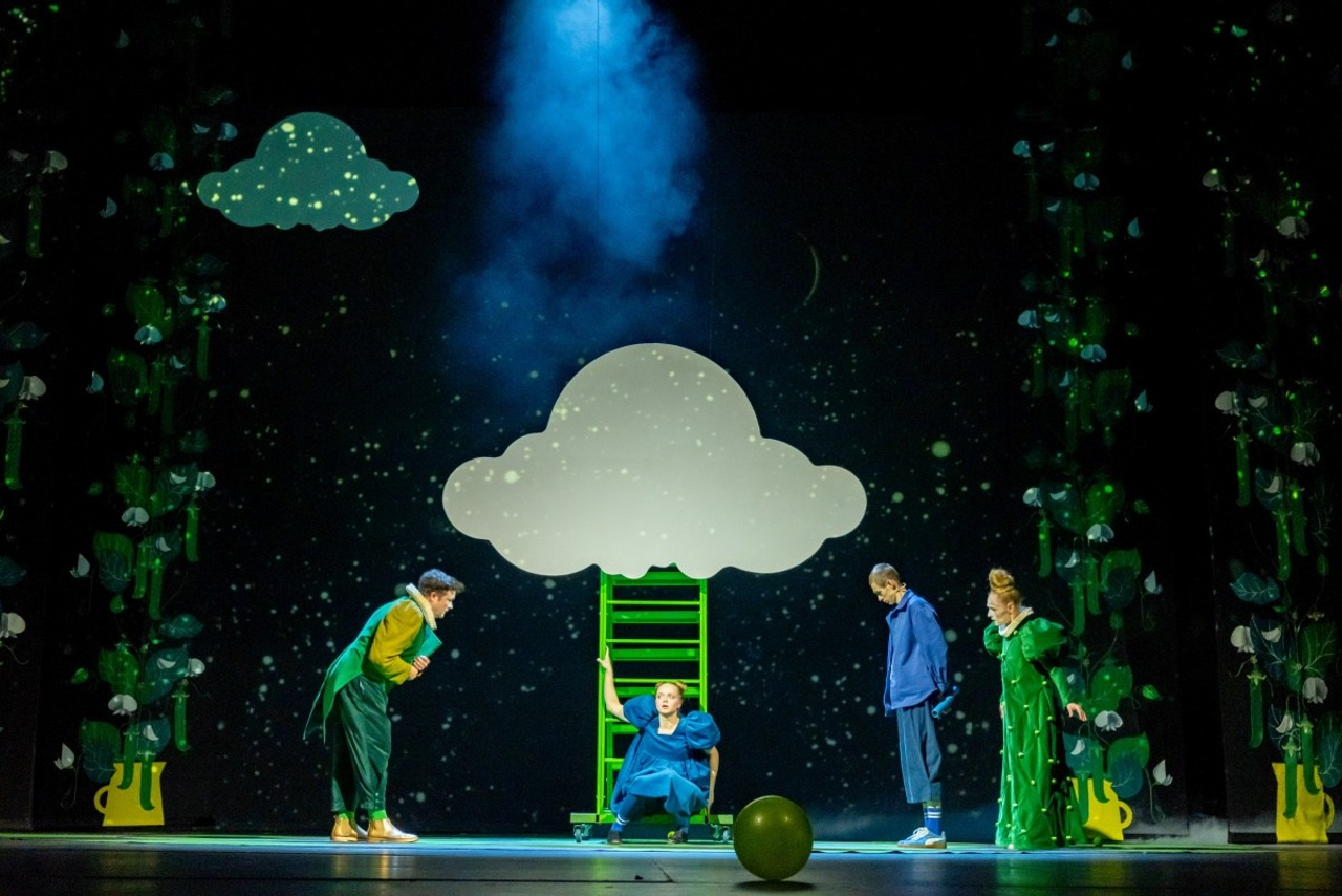 Декорации для спектакля «Принцесса на горошине» | Калининградский Драматический Театр. История занавеса. Превращаем идею в технологию