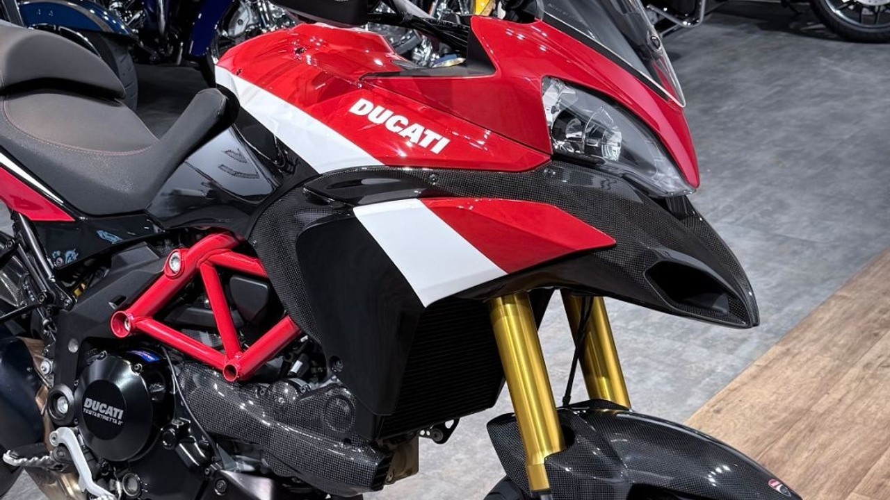 Купить Ducati Multistrada 1200S Pikes Peak (Red Carbon) — подробнее на сайте. Hello Davidson, Москва. Только хорошие мотоциклы…