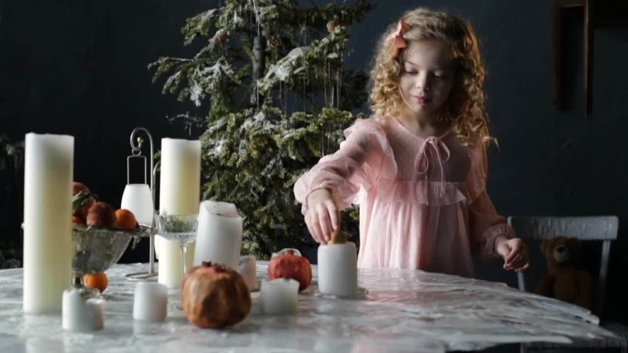 Ксюша в новогоднем зале. Фотограф в Новосибирске Краснова Евгения