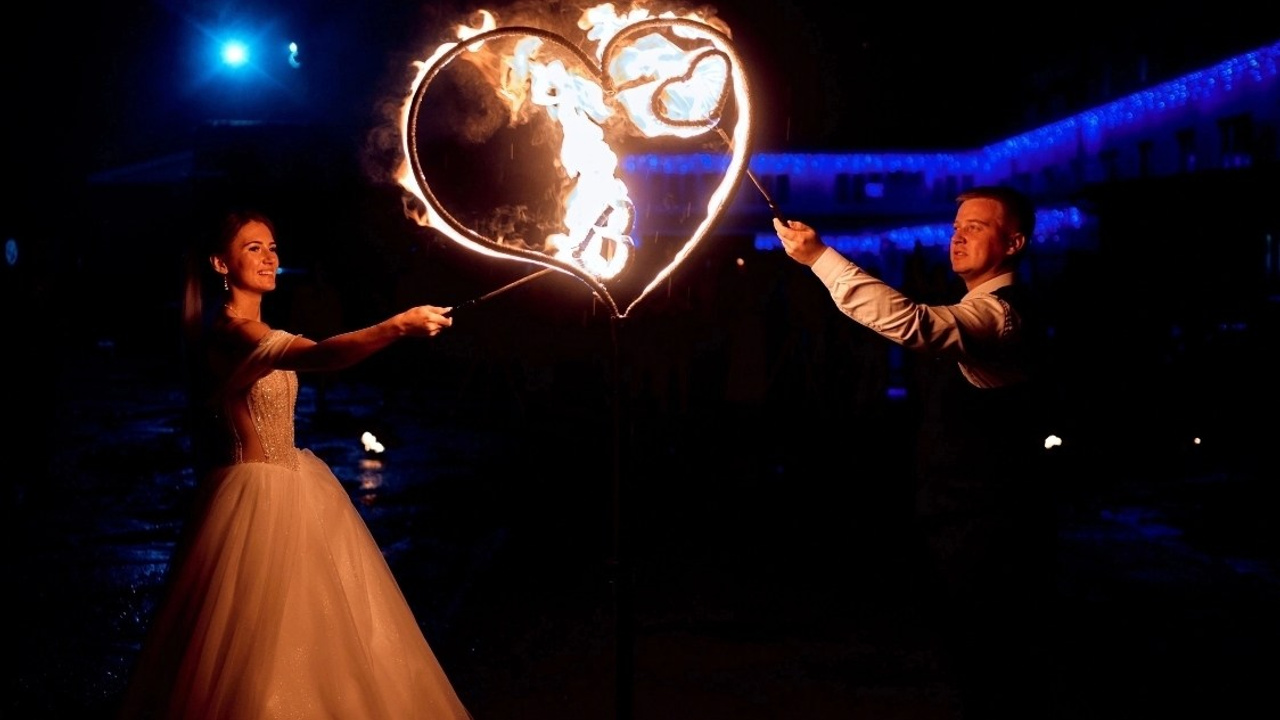 Свадебное шоу «Огонь любви» 15 000 руб. Огненно-пиротехническое шоу, салюты, пиротехника на ваш праздник!