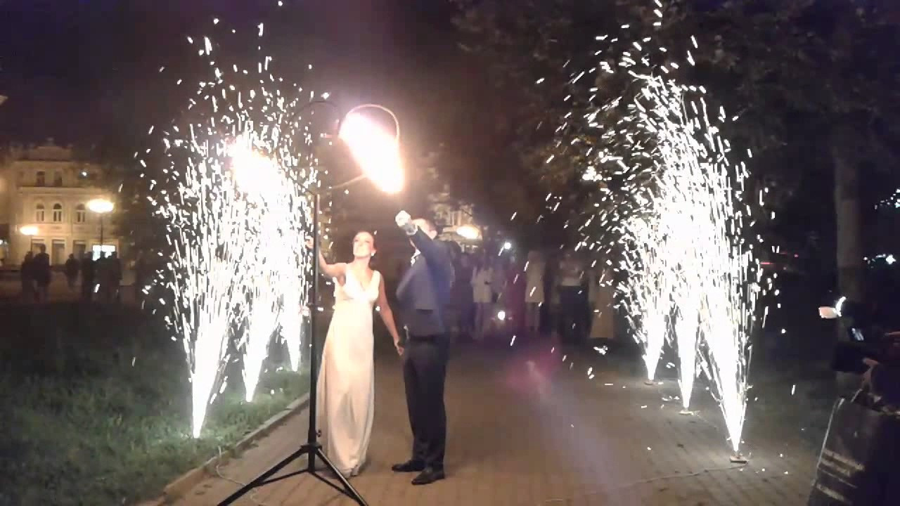 Пиротехническая дорожка. Огненно-пиротехническое шоу, салюты, пиротехника на ваш праздник!