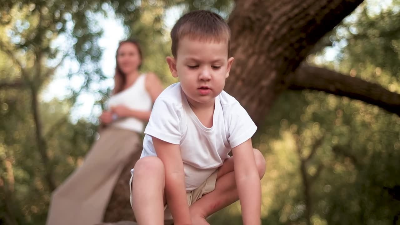 Мама и сын в Воронцовском парке