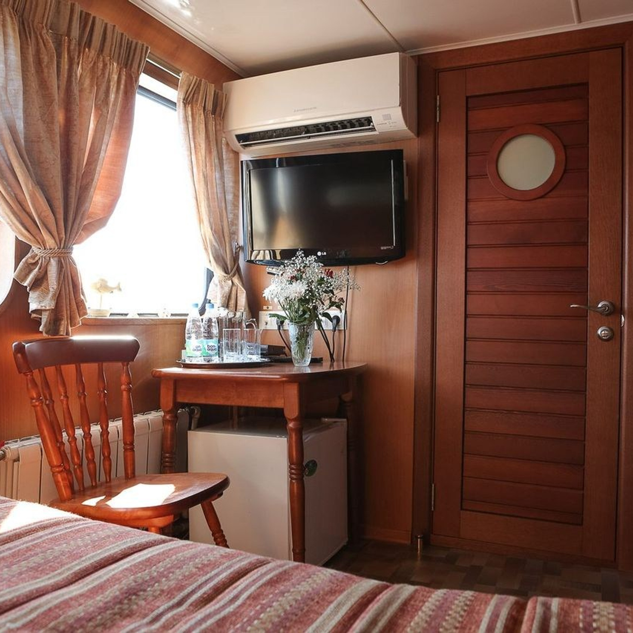 Теплоход. RestPlace — айсфлоатинг, яхты, хивусы — активный отдых Красноярск