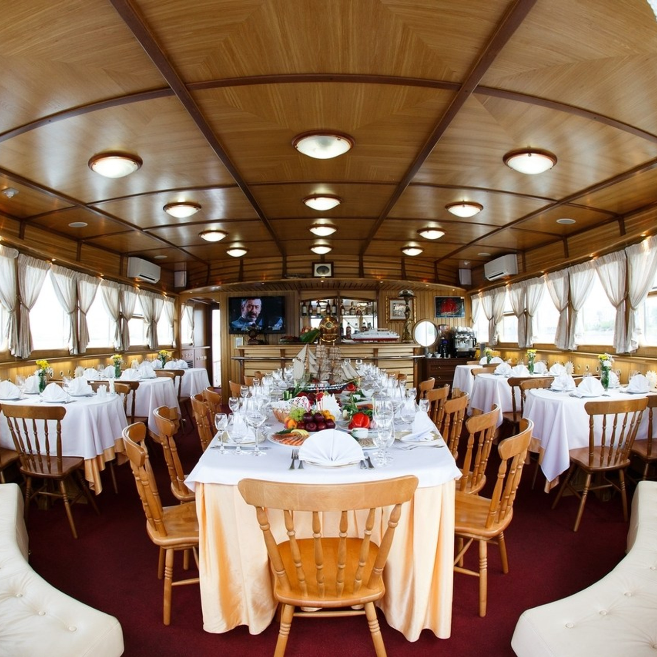 Теплоход. RestPlace — айсфлоатинг, яхты, хивусы — активный отдых Красноярск