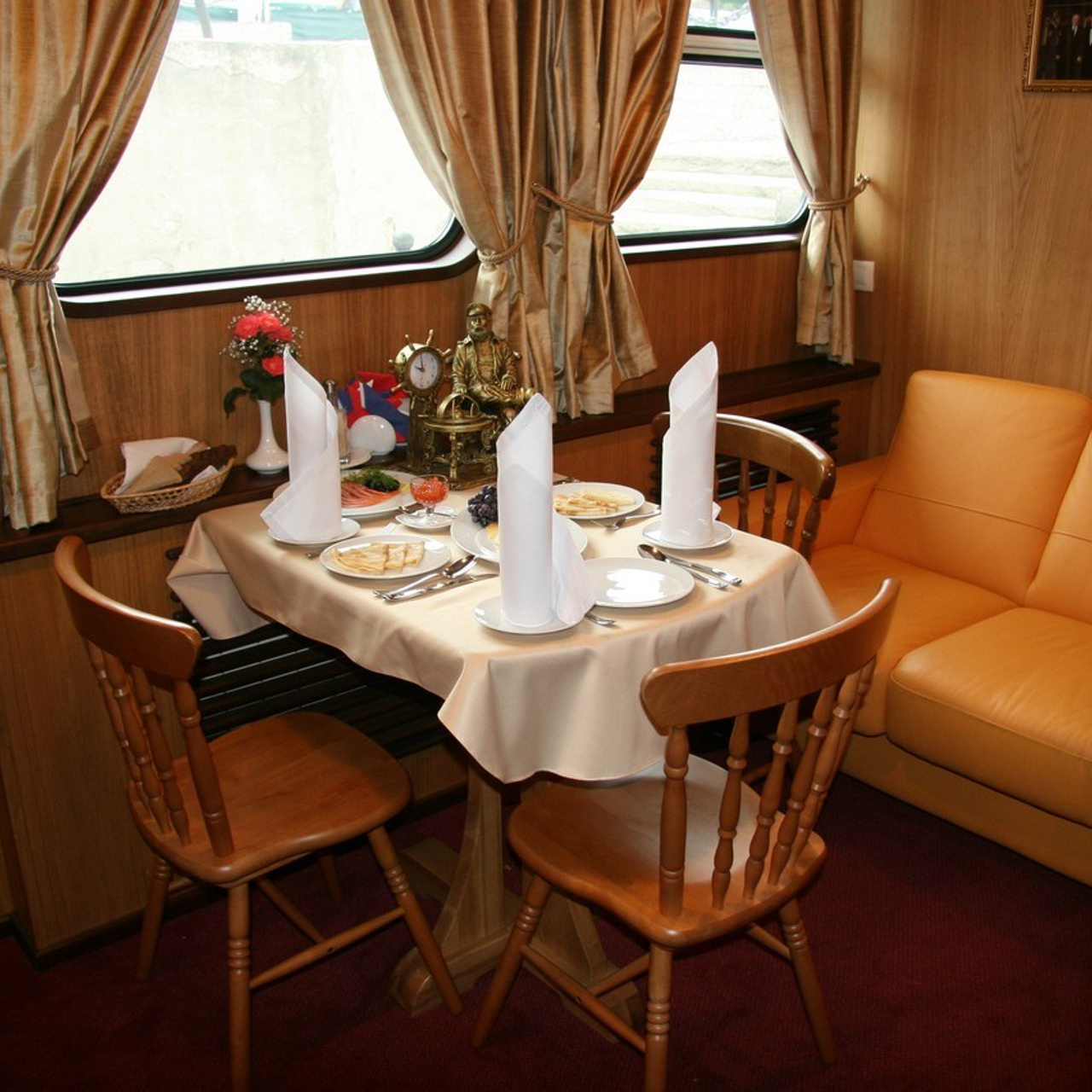 Теплоход. RestPlace — айсфлоатинг, яхты, хивусы — активный отдых Красноярск