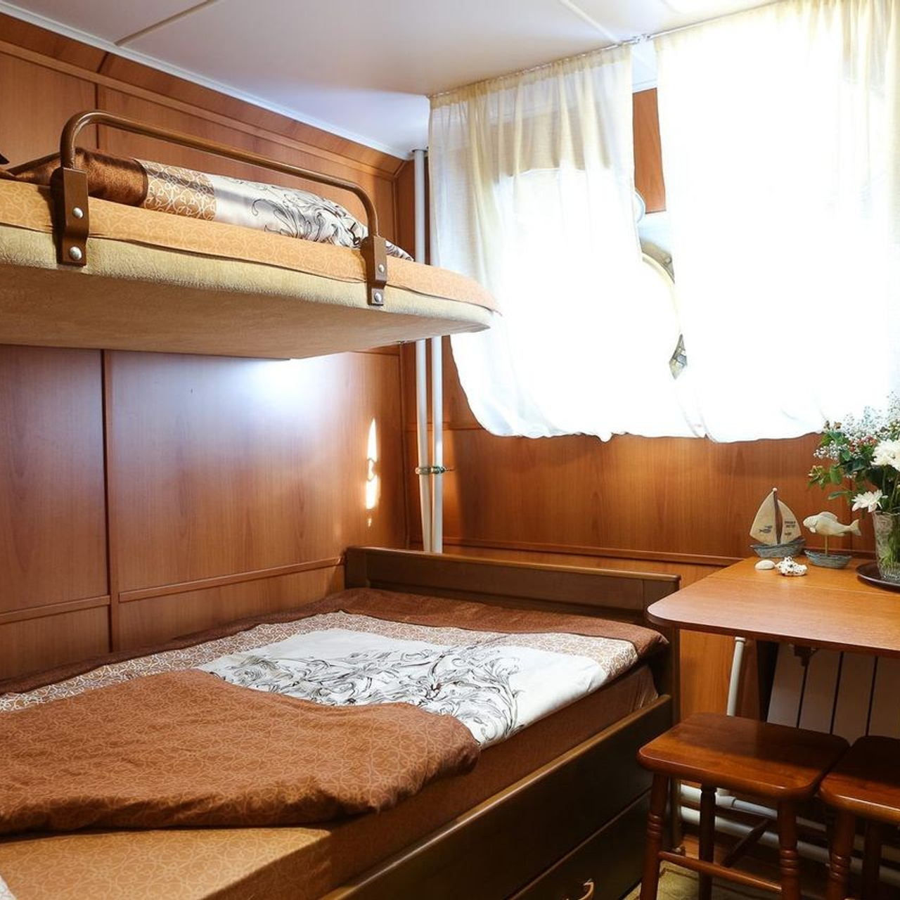 Теплоход. RestPlace — айсфлоатинг, яхты, хивусы — активный отдых Красноярск