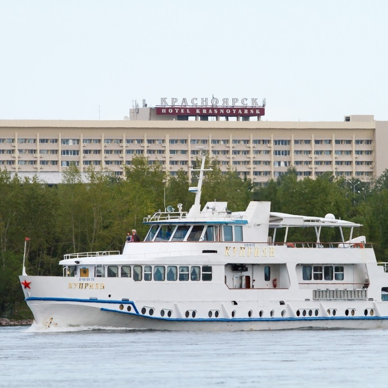 Теплоход. RestPlace — айсфлоатинг, яхты, хивусы — активный отдых Красноярск