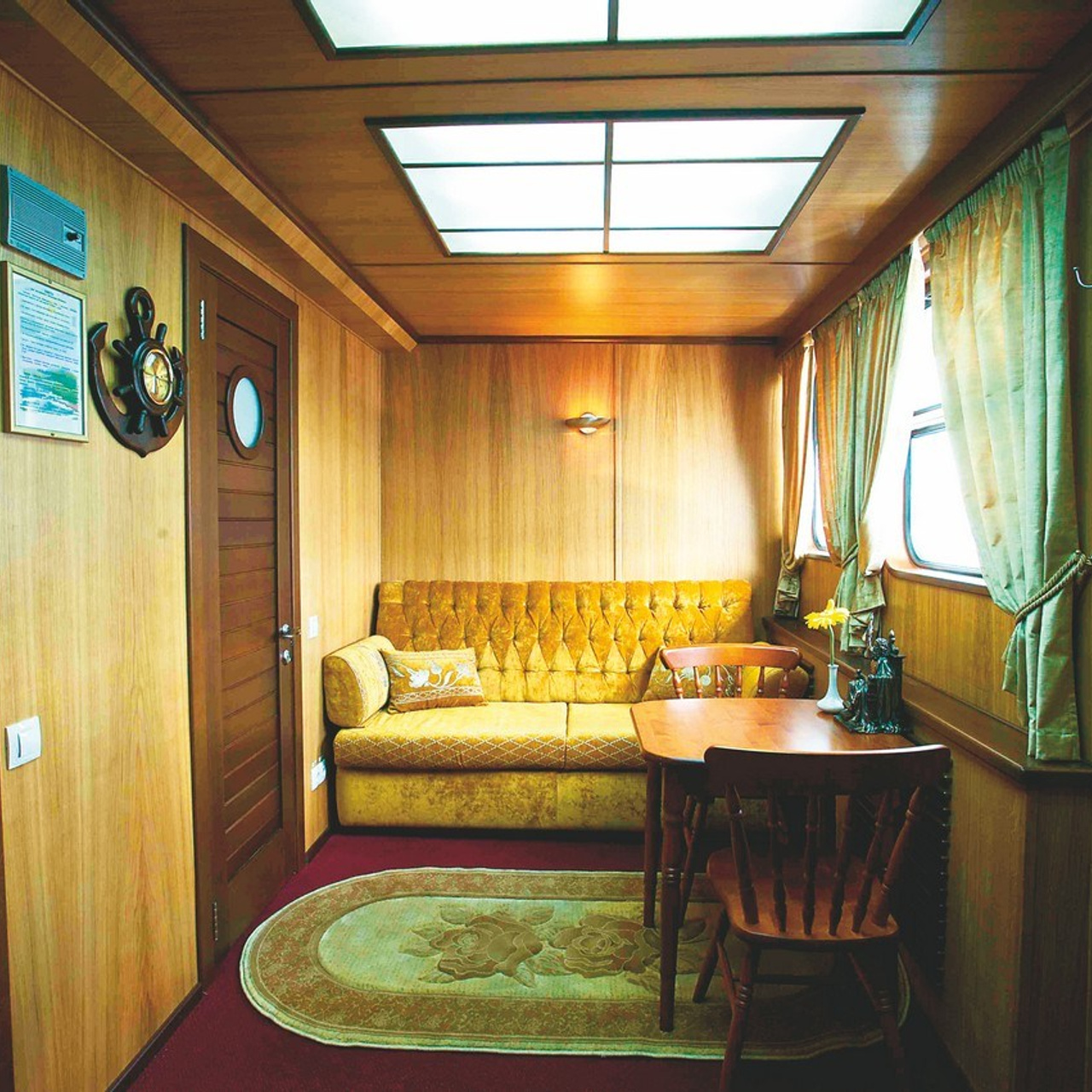 Теплоход. RestPlace — айсфлоатинг, яхты, хивусы — активный отдых Красноярск