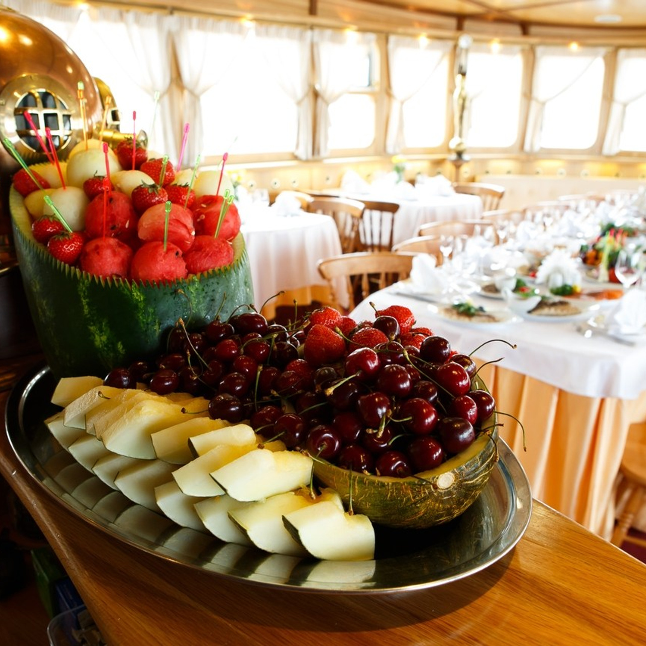 Теплоход. RestPlace — айсфлоатинг, яхты, хивусы — активный отдых Красноярск