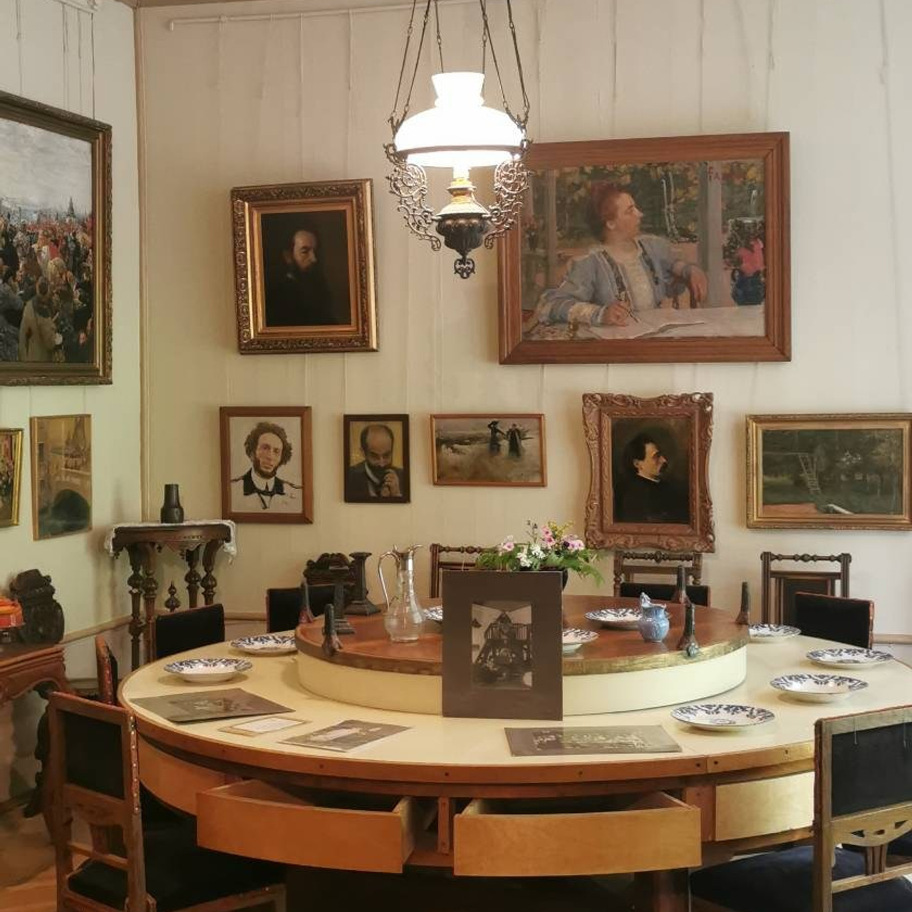 Мастерская Репина. Paintings by the artist Sergey Ratchin