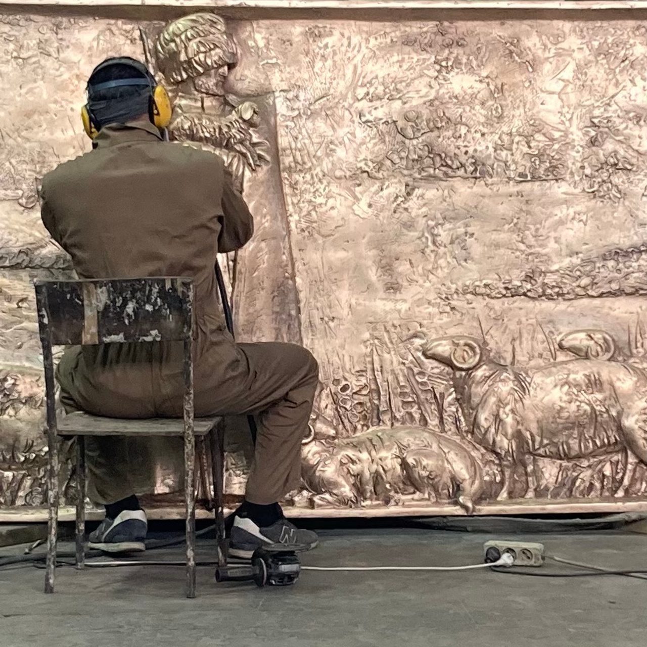 Обработка скульптуры из бронзы скульптор Дмитриев Алексей