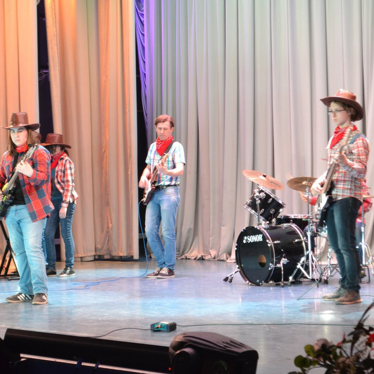 Студия обучения игре на гитаре — класс Дениса Маярского. Дом Шрёдера