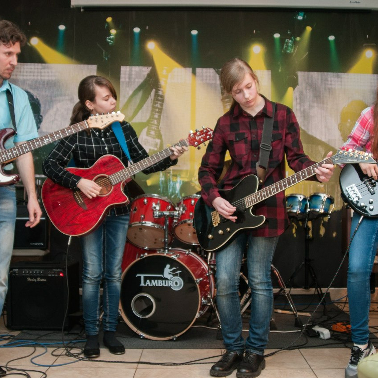 Студия обучения игре на гитаре — класс Дениса Маярского. Дом Шрёдера