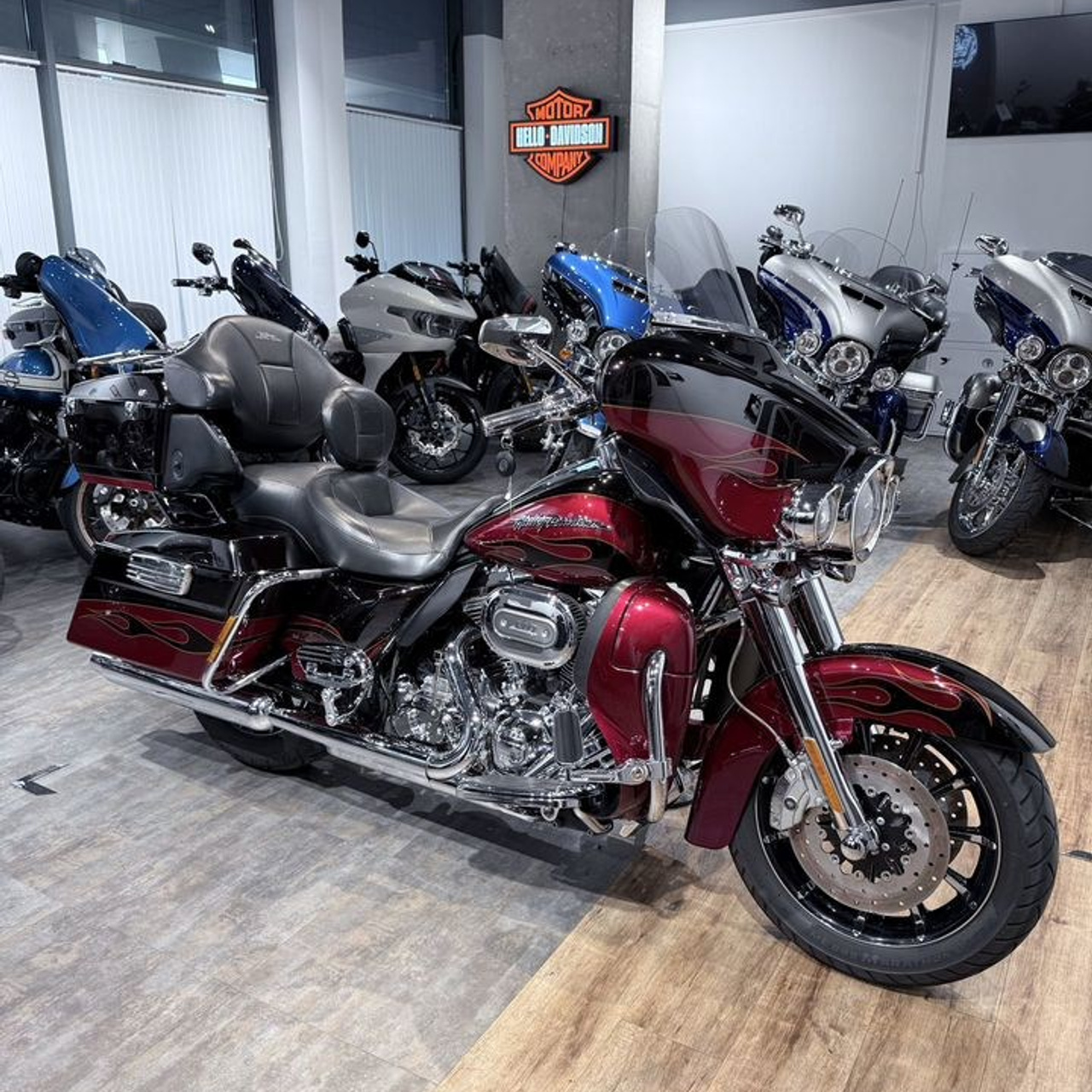CVO Limited 110 (Exclusive Black Ember & Rio Red)