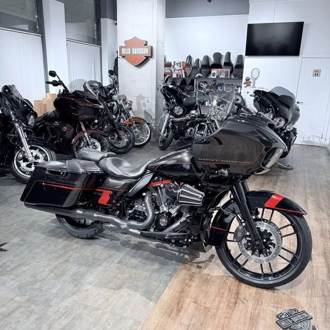 2018 СVO Rоad Glide 117 Blасk Еаrth Vivid Вlасk