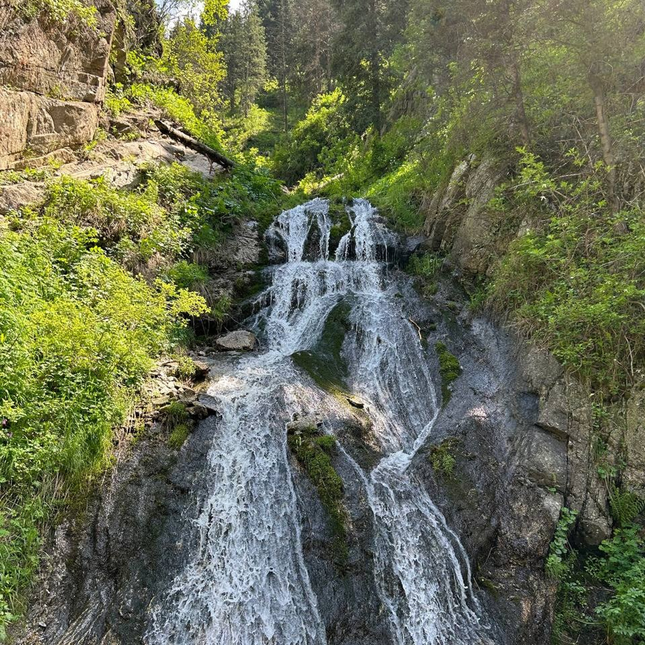 Экскурсия и тур на Большое Алматинское Озеро (БАО) и водопад Аюсай из Алматы