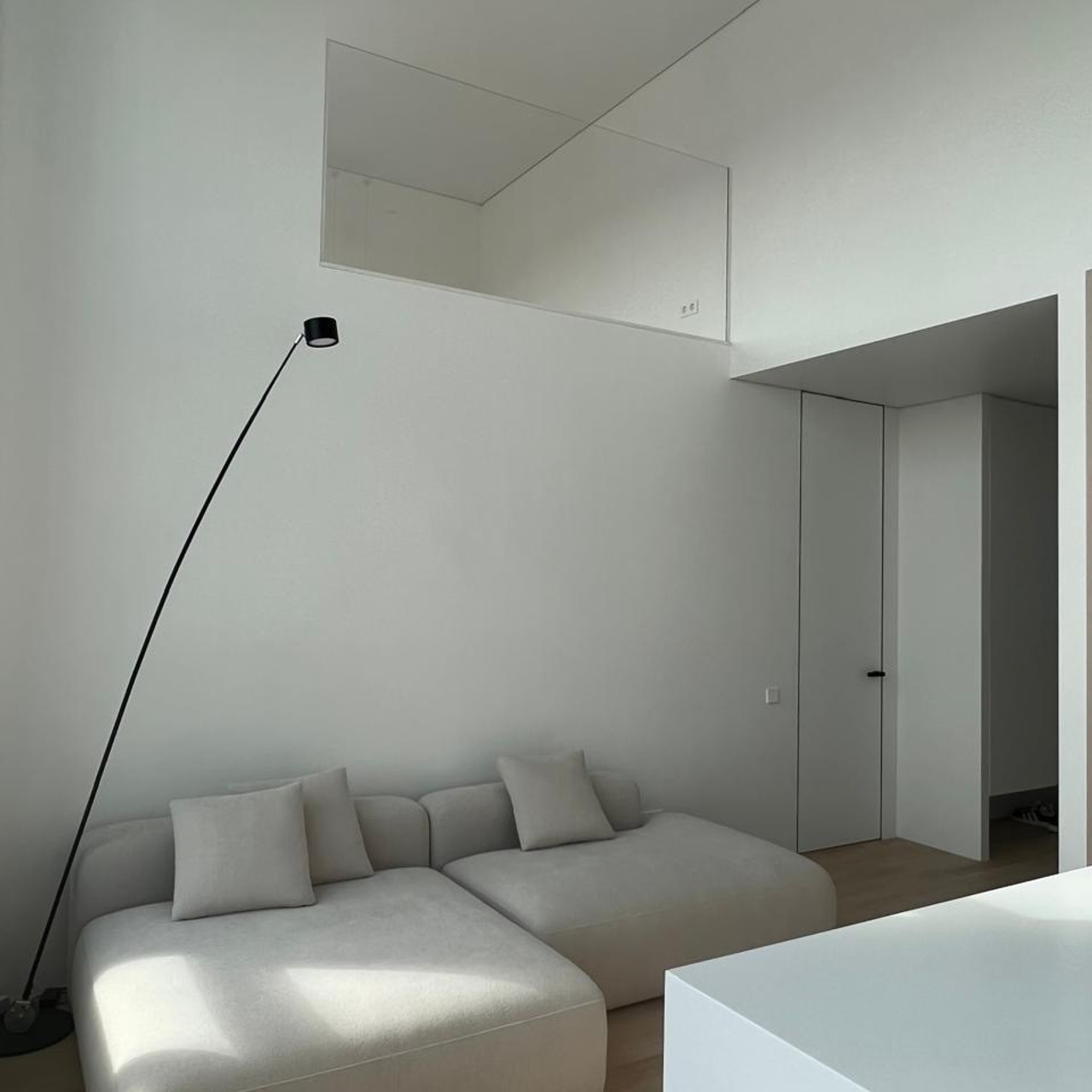 Портфолио. Дизайн студия, занимаемся разработкой Дизайн проектов, реализацией проектов под ключ. Мы находимся в городе Екатеринбург. Зовут Рената