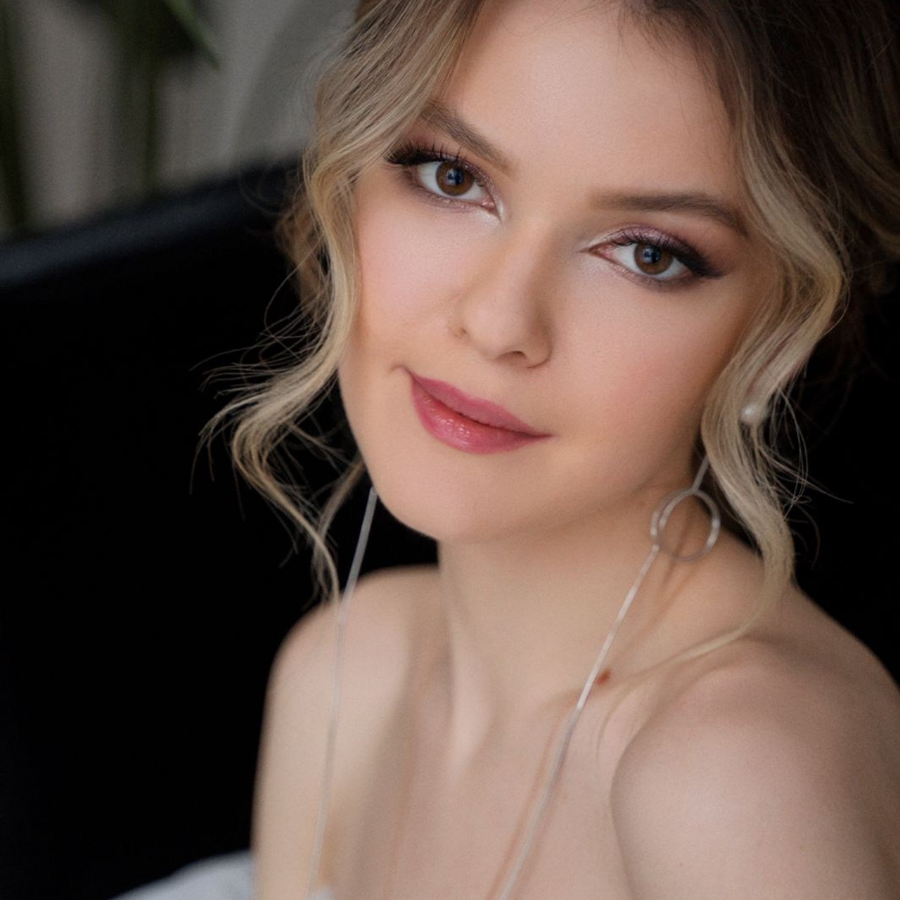 Портфолио Екатерина Бессоновой —ведущий стилист. Салон свадебных стилистов