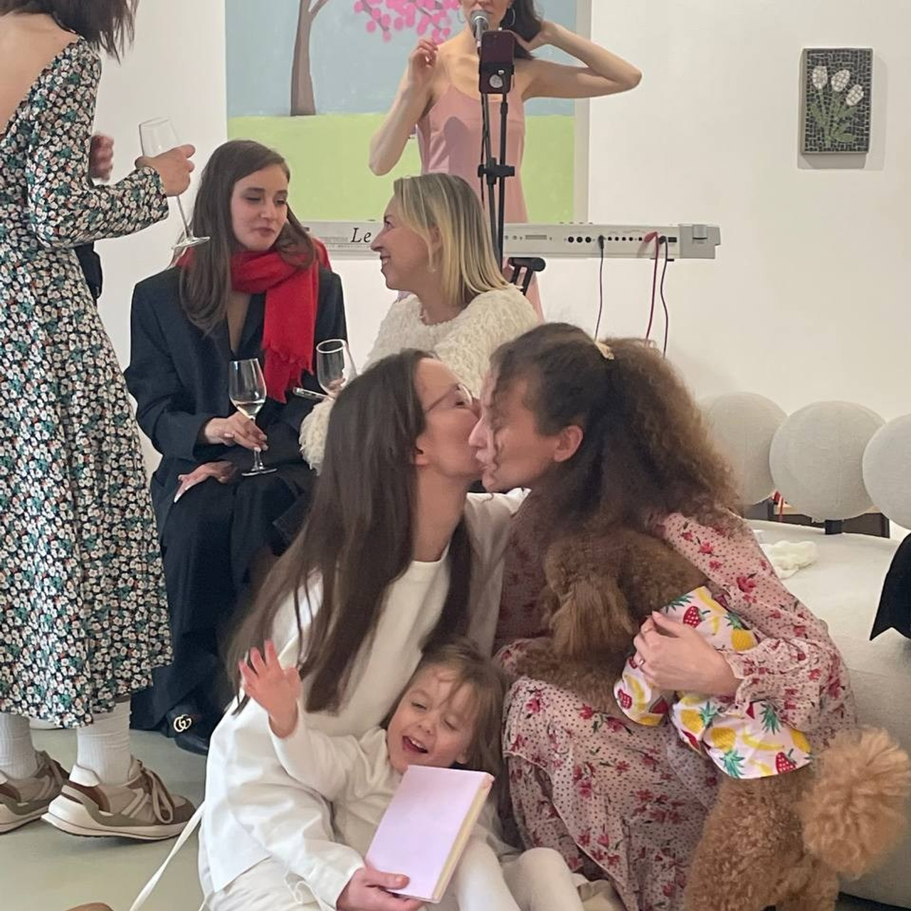 КНИГА ХУДОЖНИКА PINK WORD RED FLAG. Бюро Индульгенции Серафима Бучинская продюсер дизайнер художница СПб