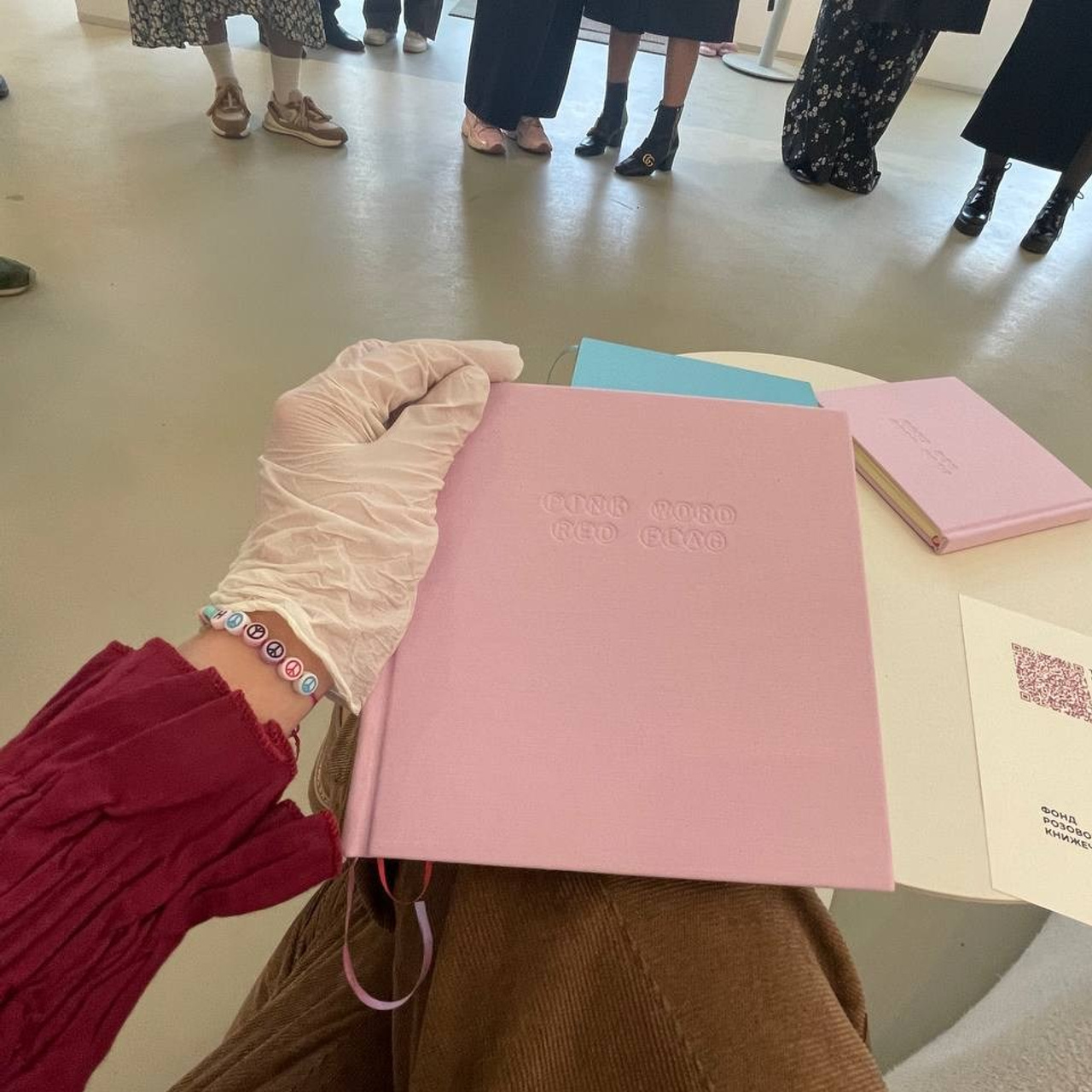 КНИГА ХУДОЖНИКА PINK WORD RED FLAG. Бюро Индульгенции Серафима Бучинская продюсер дизайнер художница СПб