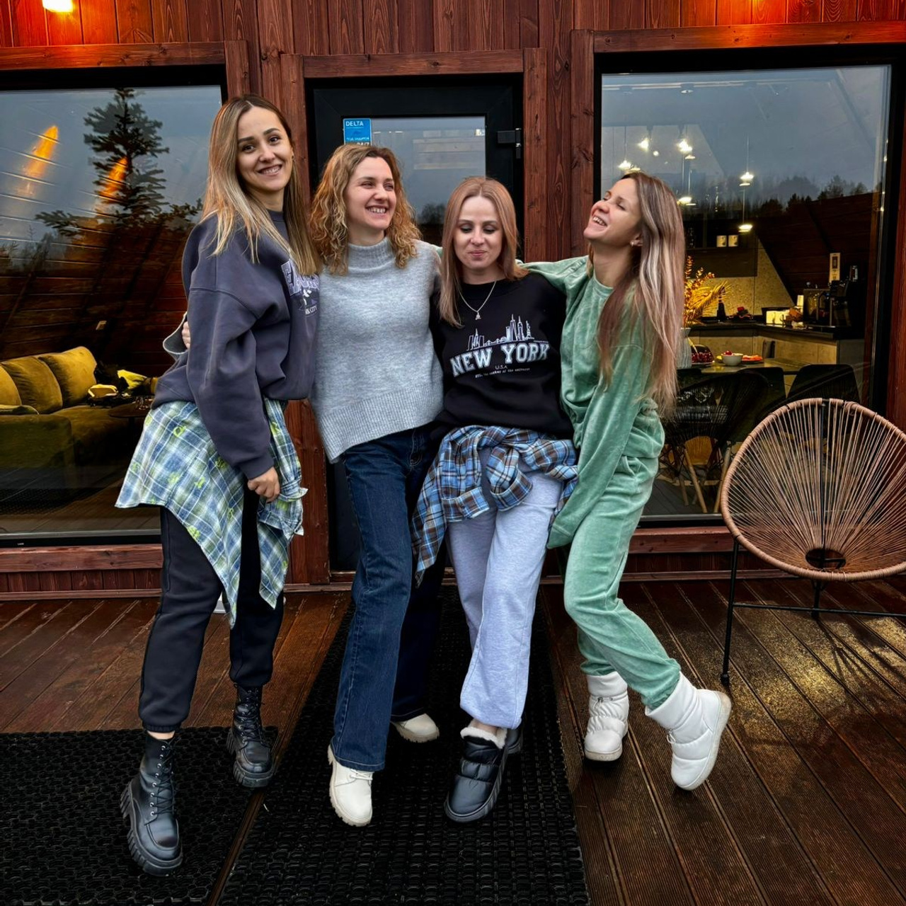 Афрейм для отдыха с баней, чаном подмосковье - заказать, забронировать. Коттедж А-фрейм с баней и уличным чаном в Подмосковье - в аренду для отдыха