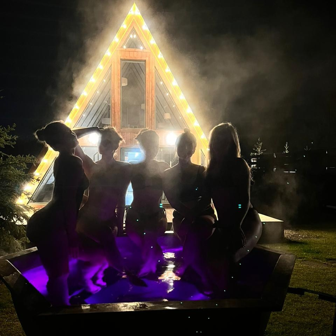 Афрейм для отдыха с баней, чаном подмосковье - заказать, забронировать. Коттедж А-фрейм с баней и уличным чаном в Подмосковье - в аренду для отдыха