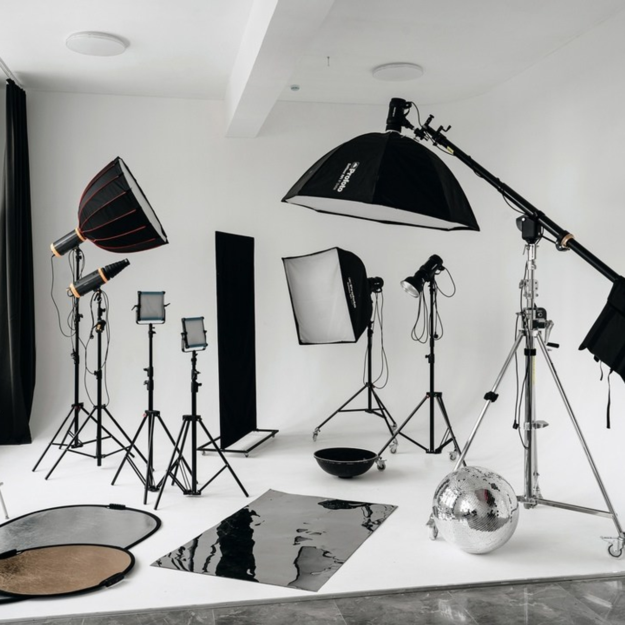 Залы, список студии СПБ. Профессиональный фотограф беременности в СПБ. Стильные фотосессии беременности в стиле минимализм и классическая фотография