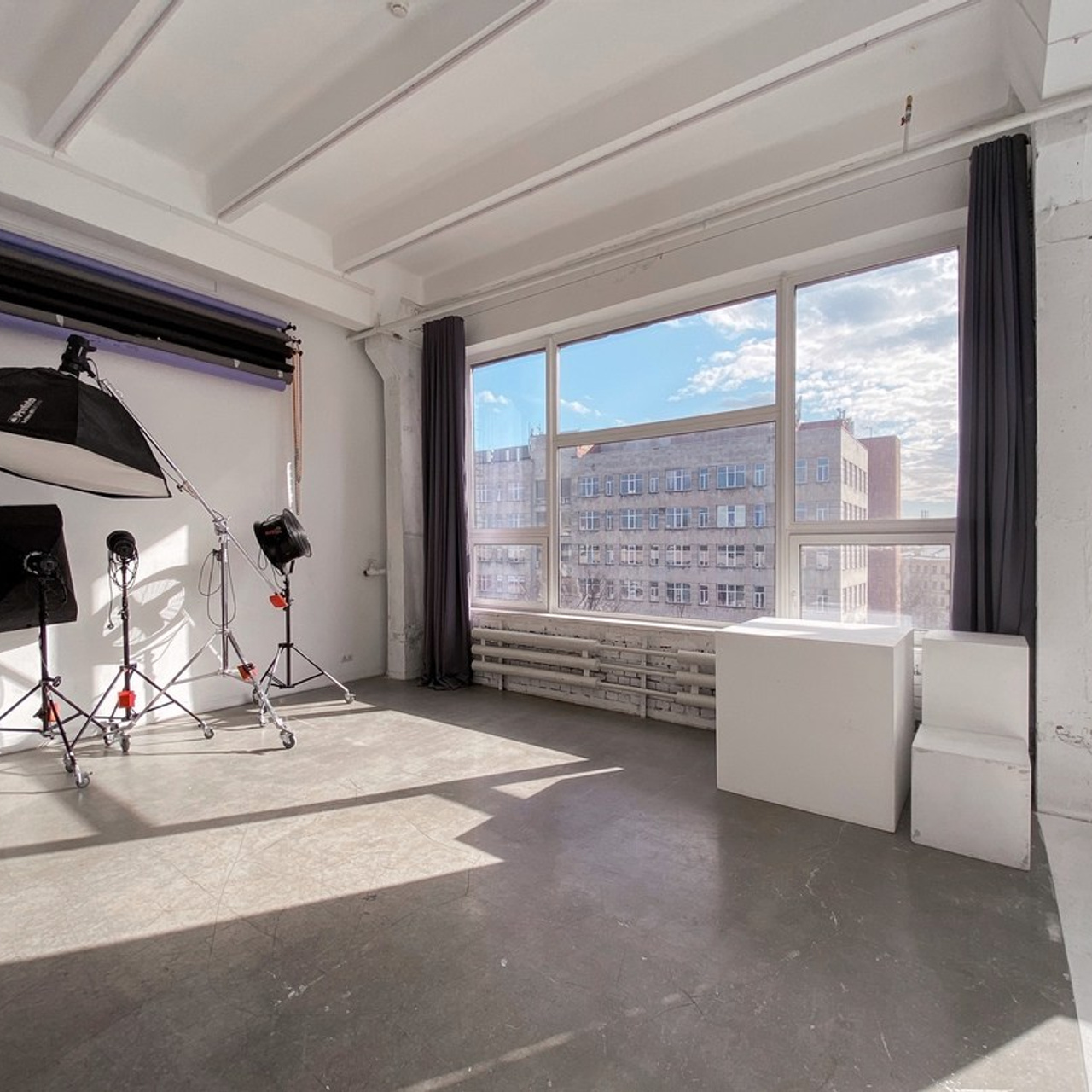 Залы, список студии СПБ. Профессиональный фотограф беременности в СПБ. Стильные фотосессии беременности в стиле минимализм и классическая фотография