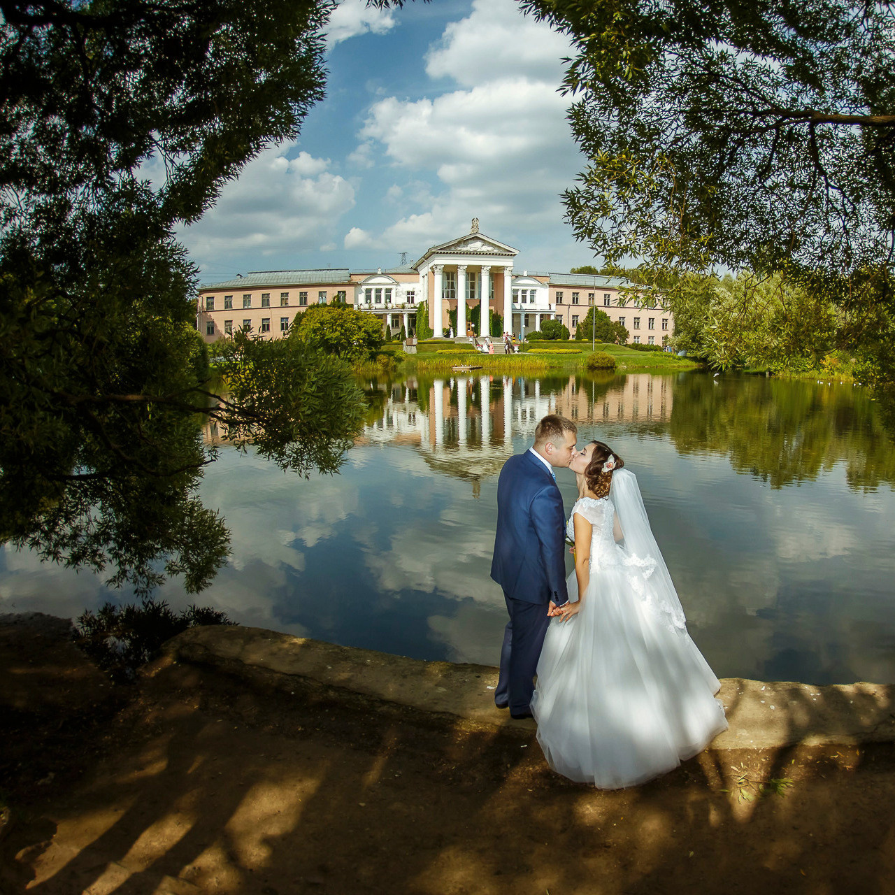 Осенняя свадебная фотосессия в Царицыно. Профессиональная фото и видеосъемка. Москва