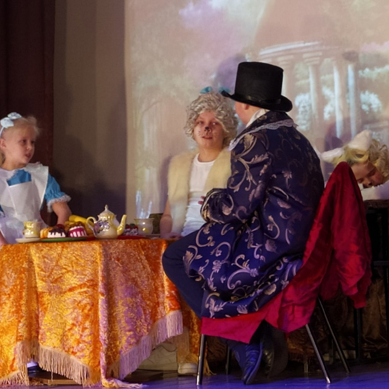 Алиса в стране чудес