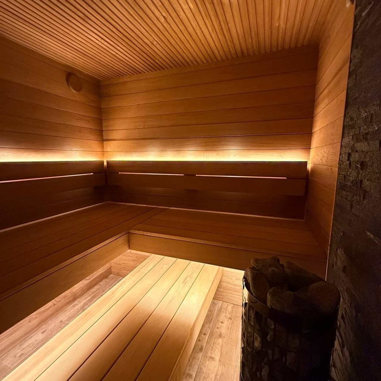 сауна из термоосины с печью Harvia Cilindro