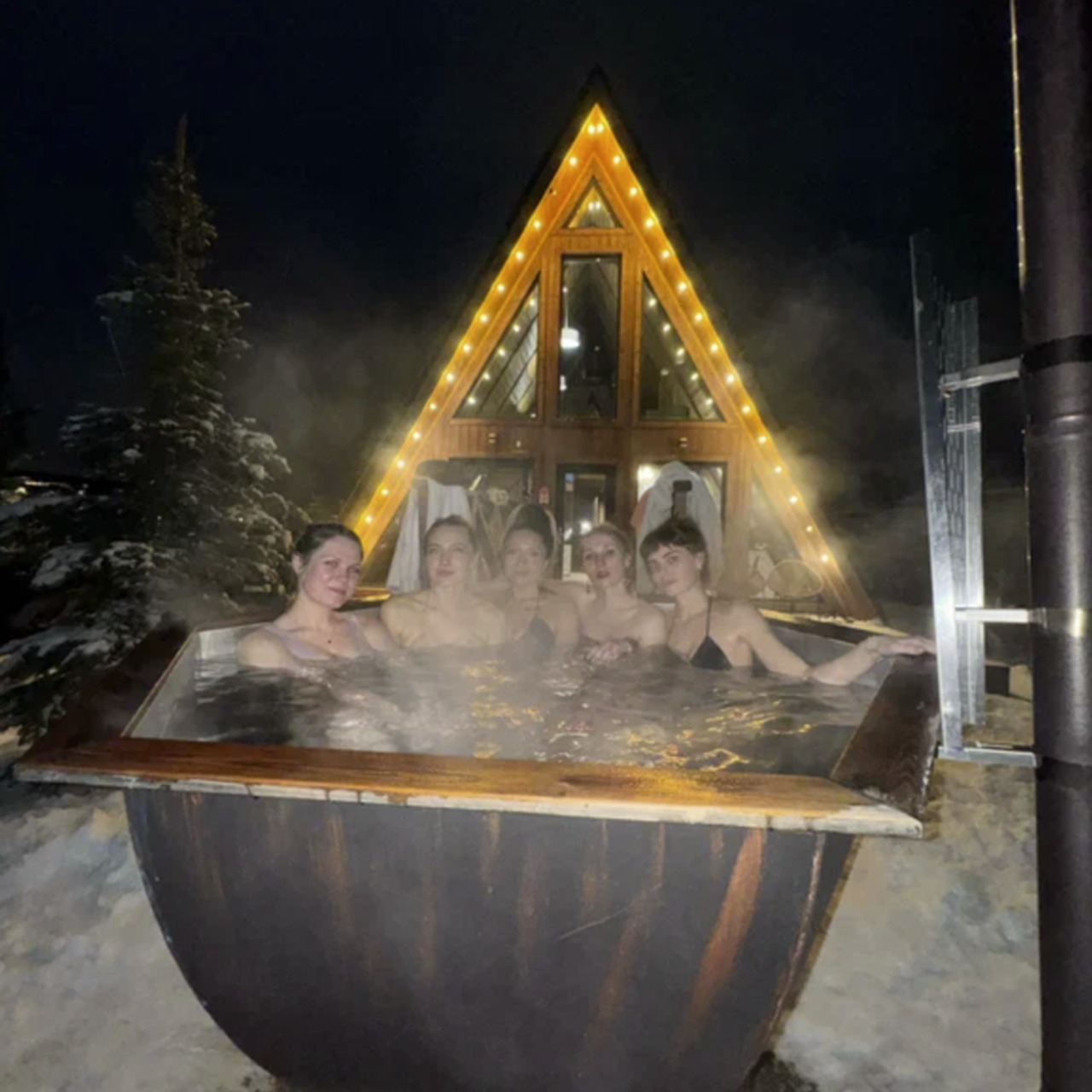 Треугольный коттедж на 6 человек с чаном и баней — Афрейм в подмосковье в аренду