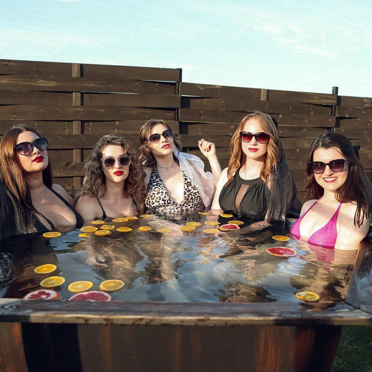 Треугольный коттедж на сутки с чаном, баней мангалом — заказать на 6 человек