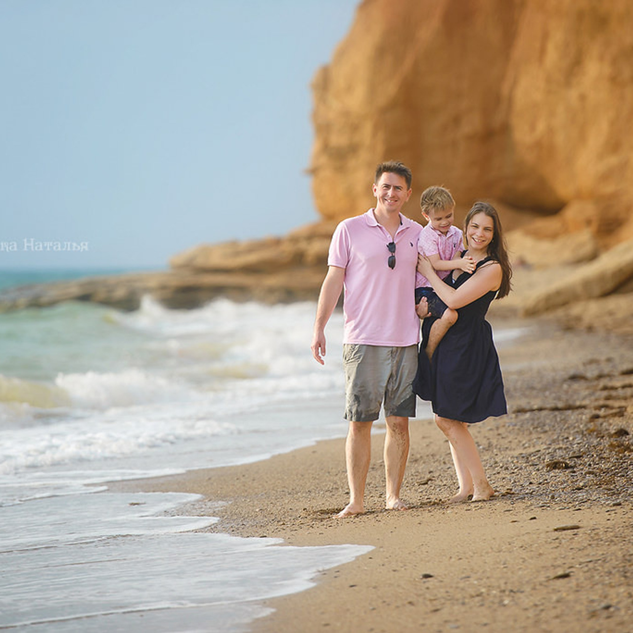 Семейная фотосессия в Севастополе на пляже в шторм.
